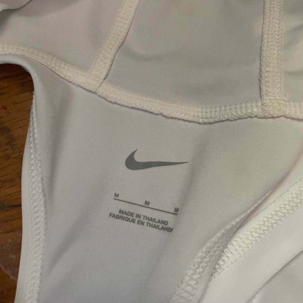 Nike swim cover with hood and tags a little big of scruffs